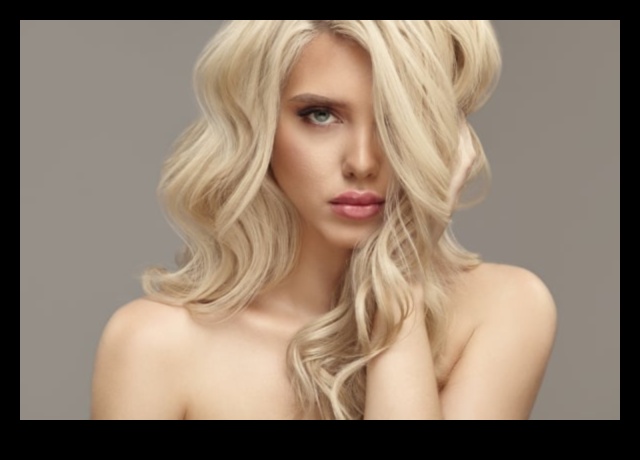 Αβίαστη Glamour: Ανεβάζοντας την καθημερινότητα με κομψά κυματιστά χτενίσματα