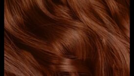 Rosewood Radiance: Σαγηνευτικές ιδέες για βαφές μαλλιών σε κόκκινο-καφέ