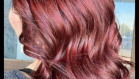 Ruby Reverie: Κόκκινα και καστανόξανθα χτενίσματα για ονειρεμένες δηλώσεις μόδας