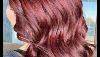 Ruby Reverie: Κόκκινα και καστανόξανθα χτενίσματα για ονειρεμένες δηλώσεις μόδας