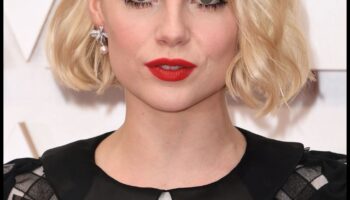 Ποια είναι τα απαραίτητα αξεσουάρ μαλλιών σύμφωνα με τις διασημότητες;