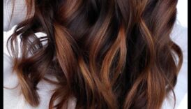 Κομψά και ίσια ή ογκώδη κύματα: Επιλογές για μελαχρινή υφή