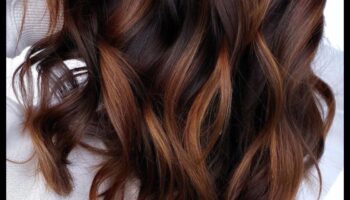 Κομψά και ίσια ή ογκώδη κύματα: Επιλογές για μελαχρινή υφή