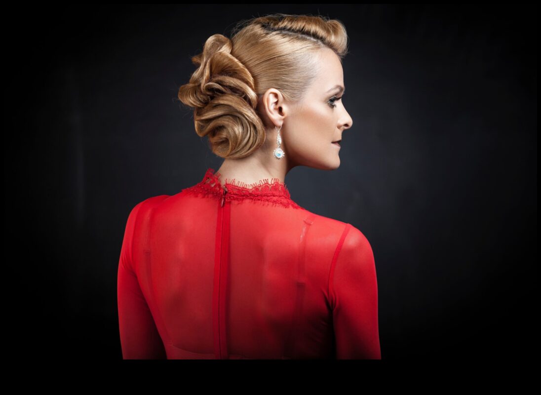 Nighttime Nobility Continued: Κομψά χτενίσματα για πάρτι κατάλληλα για δικαιώματα